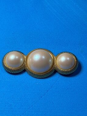 Gold-Tone Faux Pearl Trio Brooch in Champagne - Classic Women’s Accessory